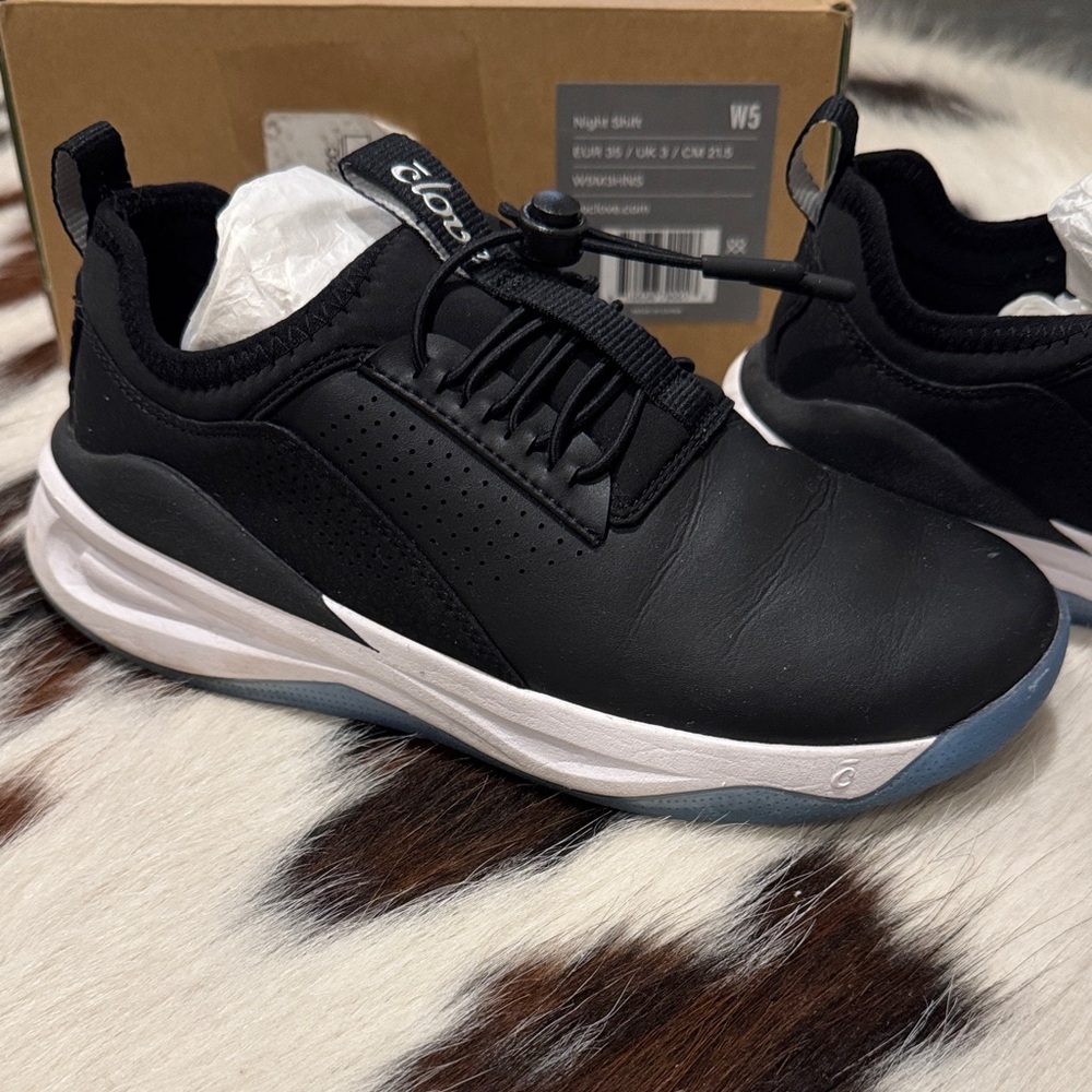 Clove black work sneakers